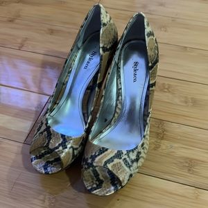 Style&co animal print peephole pumps size 6